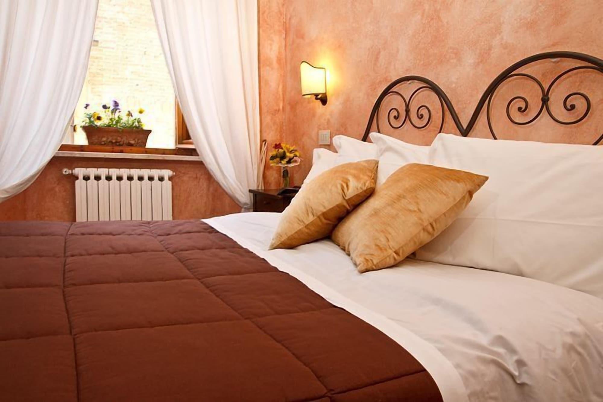 Albergo Duomo Montepulciano Bagian luar foto